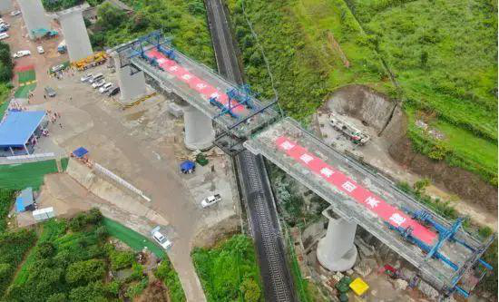 多個速度傳感器實時監(jiān)測轉(zhuǎn)體速度，兩條3000噸大橋?qū)崿F(xiàn)精準(zhǔn)對接