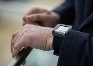 內(nèi)置傳感器可檢測心臟問題的可穿戴腕表